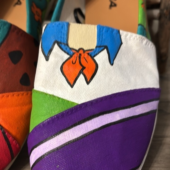 PRE OWNED CUSTOM HANDMADE PAINTED SCOOBY-DOO SLIP ON FLATS SHOES - Picture 7 of 15